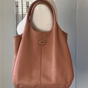 ISO this Tods bag!!! I love this bag so much, seller never replied to offer😢